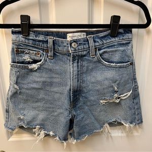 Abercrombie & Fitch high rise 4” shorts